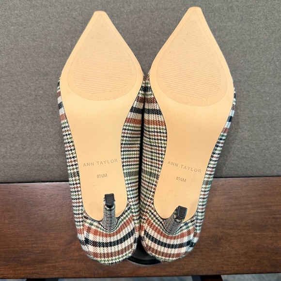 Chain Houndstooth Pointy Toe Pump - Picture 5 of 6